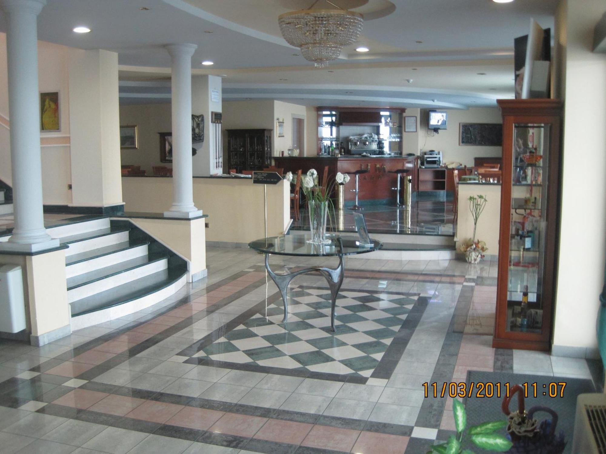 Hotel Malaga อาเวลลีโน ภายนอก รูปภาพ
