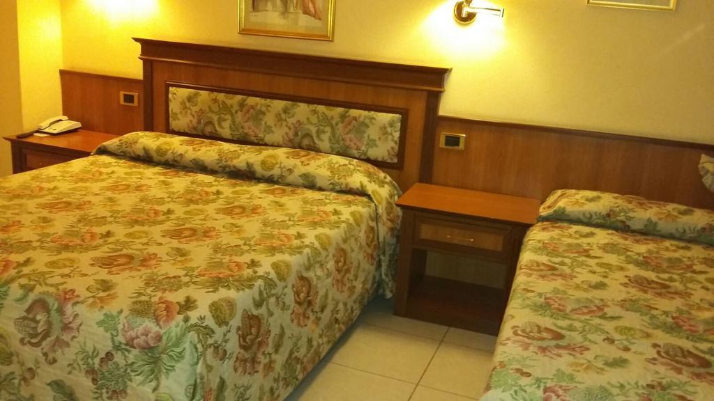Hotel Malaga อาเวลลีโน ภายนอก รูปภาพ