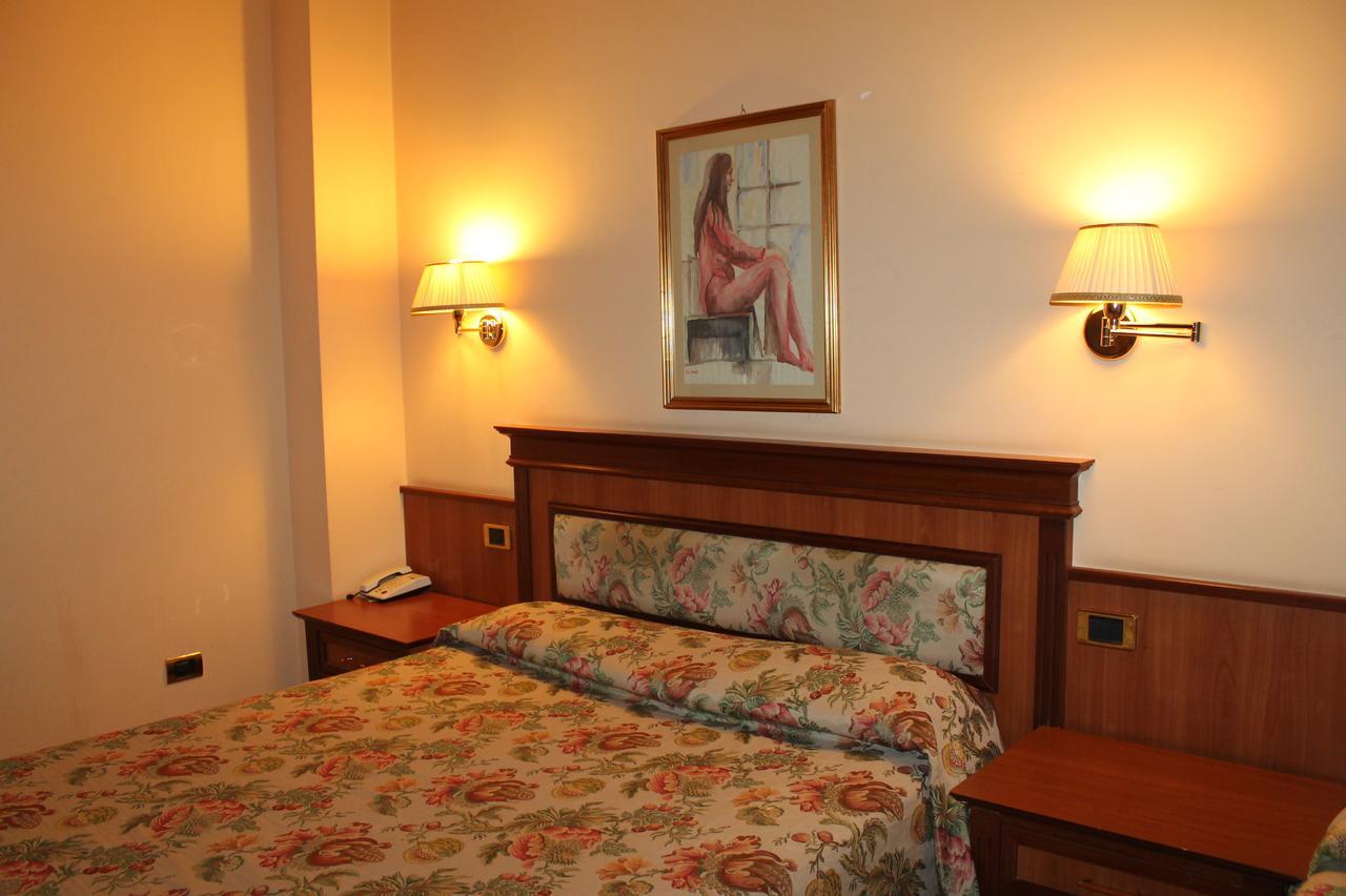 Hotel Malaga อาเวลลีโน ภายนอก รูปภาพ