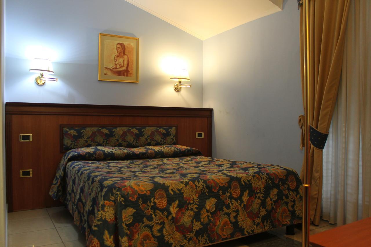 Hotel Malaga อาเวลลีโน ภายนอก รูปภาพ